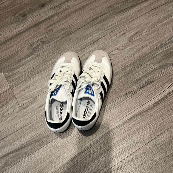 Woman's shoes - Picture 3 of 3